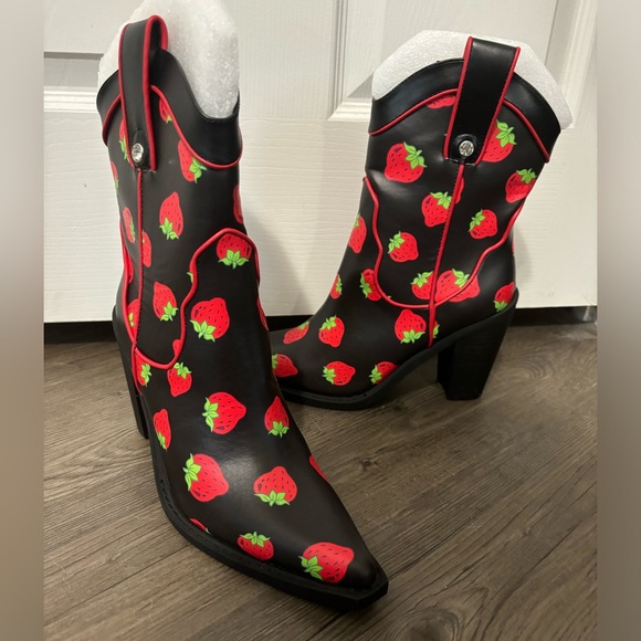NWOB Dolls Kill x Strawberry Shortcake Black Meadow Greeting Cowboy Boots - Picture 2 of 7